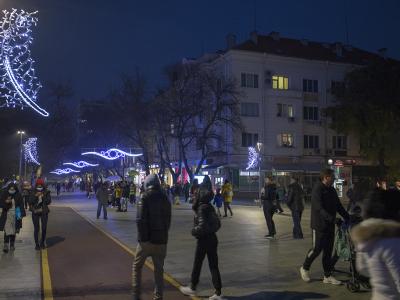 Грейна коледната елха в центъра на Стара Загора