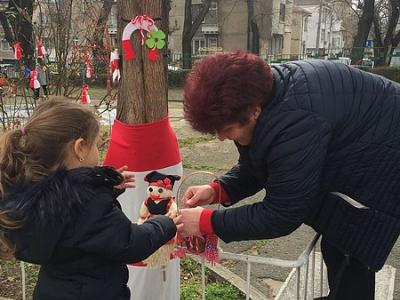 Окичиха дървета с мартеници в старозагорска детска градина