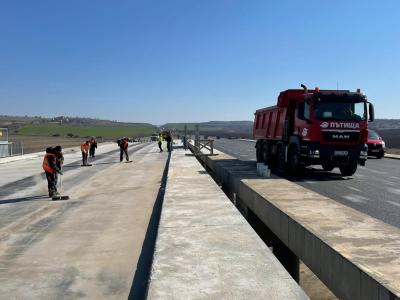 Пускат движението на 10-те километра до Чирпан до дни, продължават със следващите 16