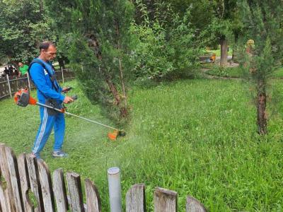 Доброволци почистиха и облагородиха градинка в Стара Загора