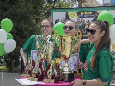 Стара Загора аплодира тройните си шампионки в баскетбола