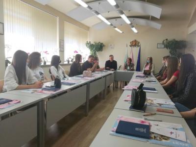 Първа среща на кмета на Казанлък с кандидатките за Царица Роза 2021