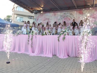 Принцесите на розата на Казанлък засияха на най-детския празник