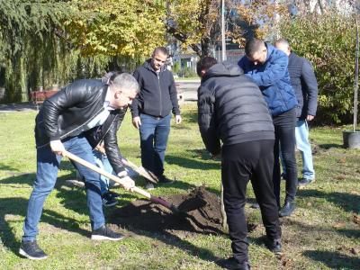 Коалиция ГЕРБ-СДС закри кампанията си в Стара Загора със засаждането на 32 дръвчета