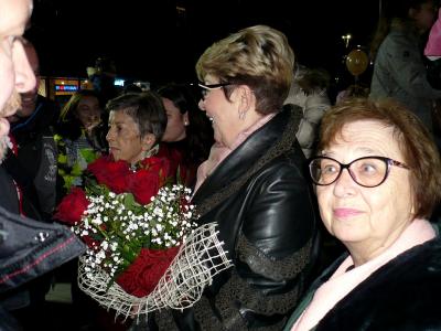 Стара Загора засия в коледна премяна с две коледни елхи. Едната - дарена от Москва