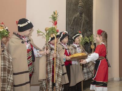 Коледари наричаха за здраве и берекет в Общината