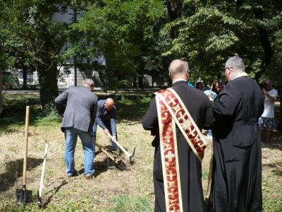 4 милиона лева дава Европейският съюз за обновяване на Станционната градина в Стара Загора. Днес бе направена първата копка