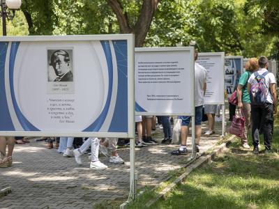 Изложба събра 50-годишната история на Профилирана природоматематическа гимназия  Гео Милев  в Стара Загора