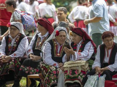 За 16-ти път курортното селище Старозагорски бани е център на тракийския фолклор и българския дух