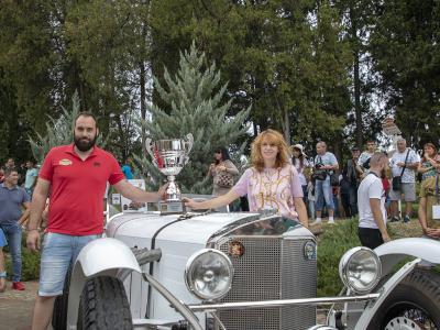 Близо 300 ретро автомобила показаха в парк  Артилерийски  в Стара Загора