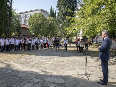 Откриха новата учебна година в Стара Загора, 1312 първолаци тръгват на училище