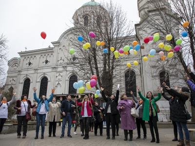 С молебен и символичен полет на балони в небето започна отбелязването на Международния ден на хората с редки болести в Стара Загора