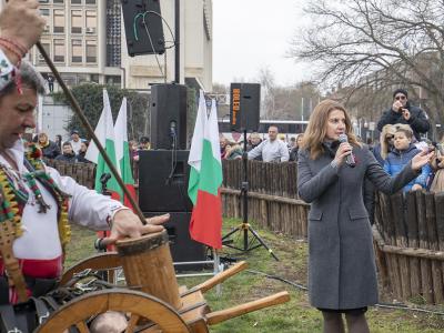 С хиляди хлопки и чанове кукери наричаха за здраве и плодородие в Стара Загора