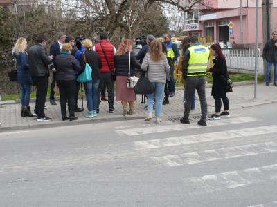 Обезопасяват кръстовището преди Наталия с легнали полицаи, връщат мигащото зелено в Стара Загора