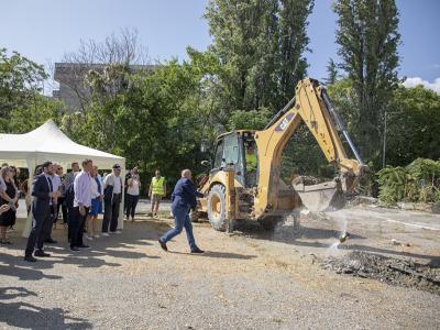 Направиха първа копка за коренната промяна на  Руския пазар” и ул.  Кап. Петко войвода” в Стара Загора