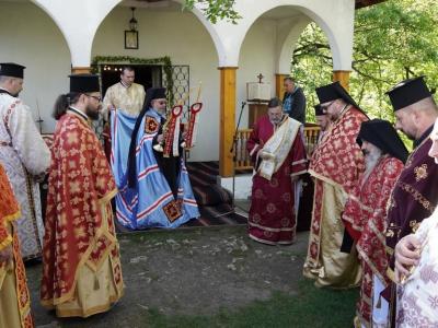 Митрополит Киприан възглави св. Божествена Златоустова литургия в манастира  Св. Атанасий Велики , село Златна ливада