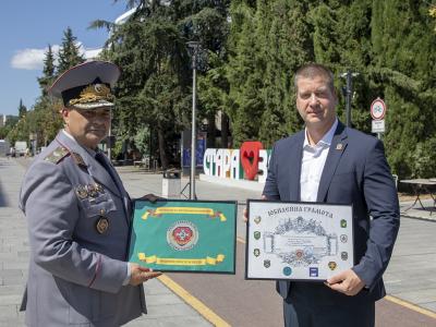 Кметът Живко Тодоров награди военнослужещи по случай празника на Втора Тунджанска механизирана бригада