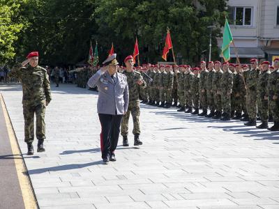 Кметът Живко Тодоров награди военнослужещи по случай празника на Втора Тунджанска механизирана бригада