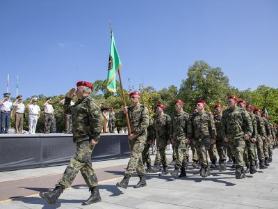 Кметът Живко Тодоров награди военнослужещи по случай празника на Втора Тунджанска механизирана бригада