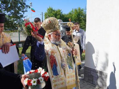 Осветиха параклис Рождение на Пресвета Богородица в село Еленино