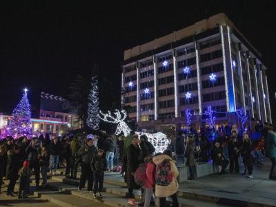 Стара Загора блесна в ярки коледни светлини