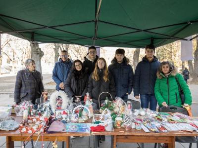 Младежите на Млада Загора очакват старозагорци на благотворителен базар на площада пред Общината