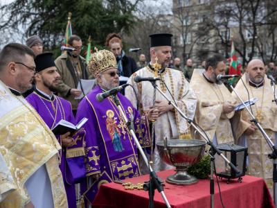 Дванадесетокласникът Стелиан Чукуров спаси кръста в Стара Загора