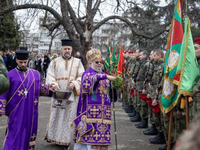 Дванадесетокласникът Стелиан Чукуров спаси кръста в Стара Загора