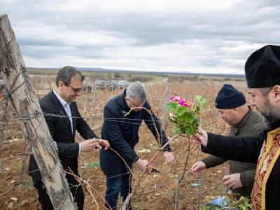 Празника на виното отбелязаха десетки старозагорски села за здрава и плодородна година