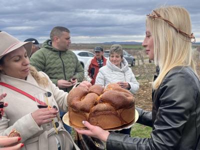 Празника на виното отбелязаха десетки старозагорски села за здрава и плодородна година