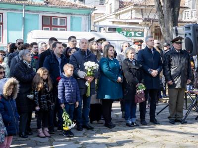 Признателни старозагорци се поклониха пред паметта на Васил Левски по повод 151 години от гибелта му