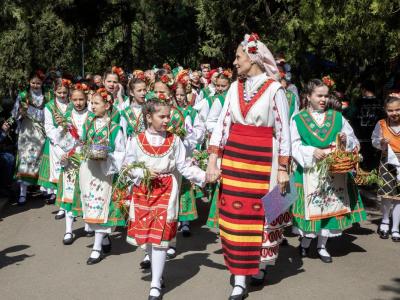 На Лазаровден пъстър празник на Аязмото събра малки и големи