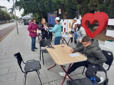 Старозагорци провериха граматическите си познания с тестове на главната улица