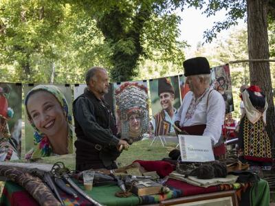 Националният събор  Богородична стъпка  посреща пазители на традициите от 20 области