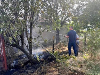 Овладян е пожарът между селата Дълбоки и Оряховица