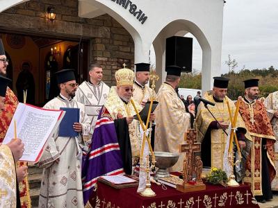 Осветиха храм Събор на Свети Архангели в Казанлък