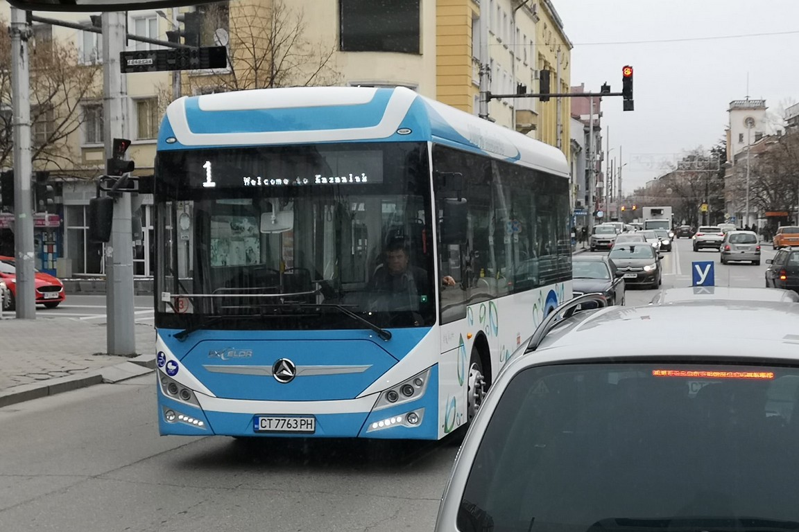 7 китайски електробуса тръгнаха в Казанлък, в Стара Загора отварят ценовите оферти в сряда