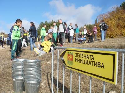 10 000 фиданки от цер ще бъдат засадени в местността  Магарешка поляна  край квартал  Дъбрава  на 20 март