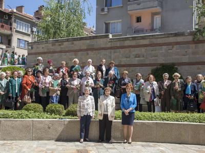 Празнуваха учителите ветерани в Стара Загора