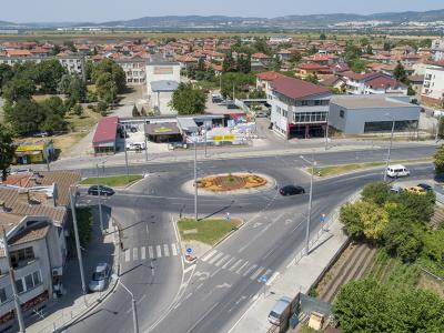 Цветна визия украси кръгово кръстовище в Стара Загора