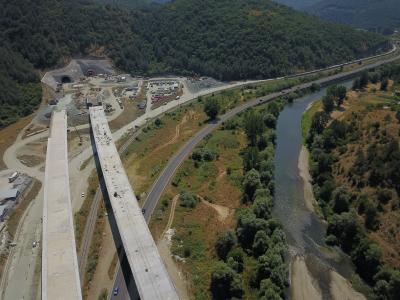 Готова е конструкцията и на платното за Кулата на виадукта при тунел  Железница  на АМ  Струма