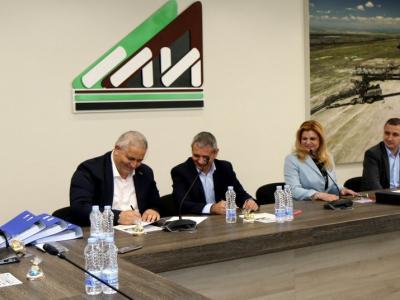 Министър Александър Николов присъства на подписването на КТД-2022 в  Мини Марица-изток” ЕАД