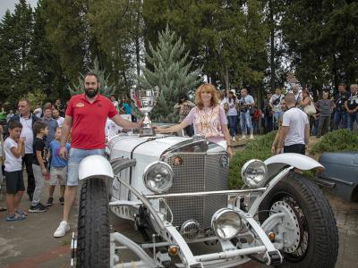 Близо 300 ретро автомобила показаха в парк  Артилерийски  в Стара Загора