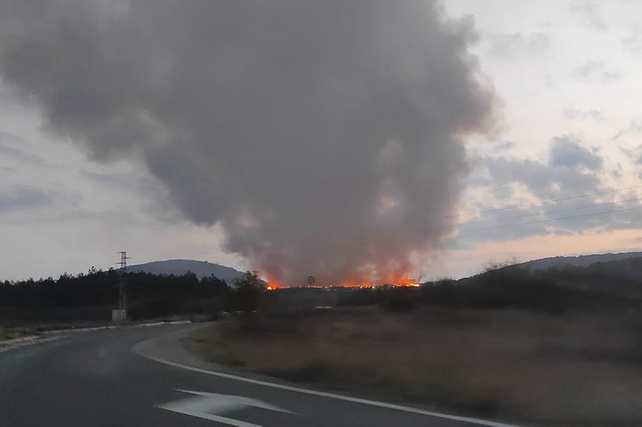 След пожара на депото край Ракитница е отчетено завишение над нормата от 1,59 пъти единствено на фини прахови частици