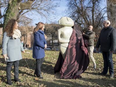 Уголемени пластики на праисторически артефакти поставиха в старозагорски парк