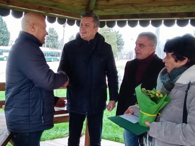 Екипажът на старозагорски тролейбус бе поздравен за достойна постъпка по време на смяна