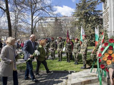 С венци и цветя почетоха Деня на Тракия в Стара Загора