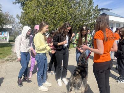 Старозагорски ученици ще са посланици на осиновяването на кучета от общинския приют