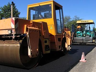 Полагат последен асфалтов пласт по част от ул. Августа Траяна, ограничено е преминаването на МПС