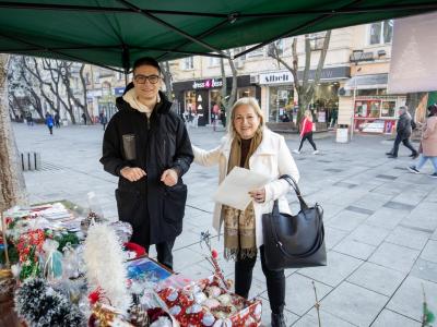 Младежите на Млада Загора очакват старозагорци на благотворителен базар на площада пред Общината